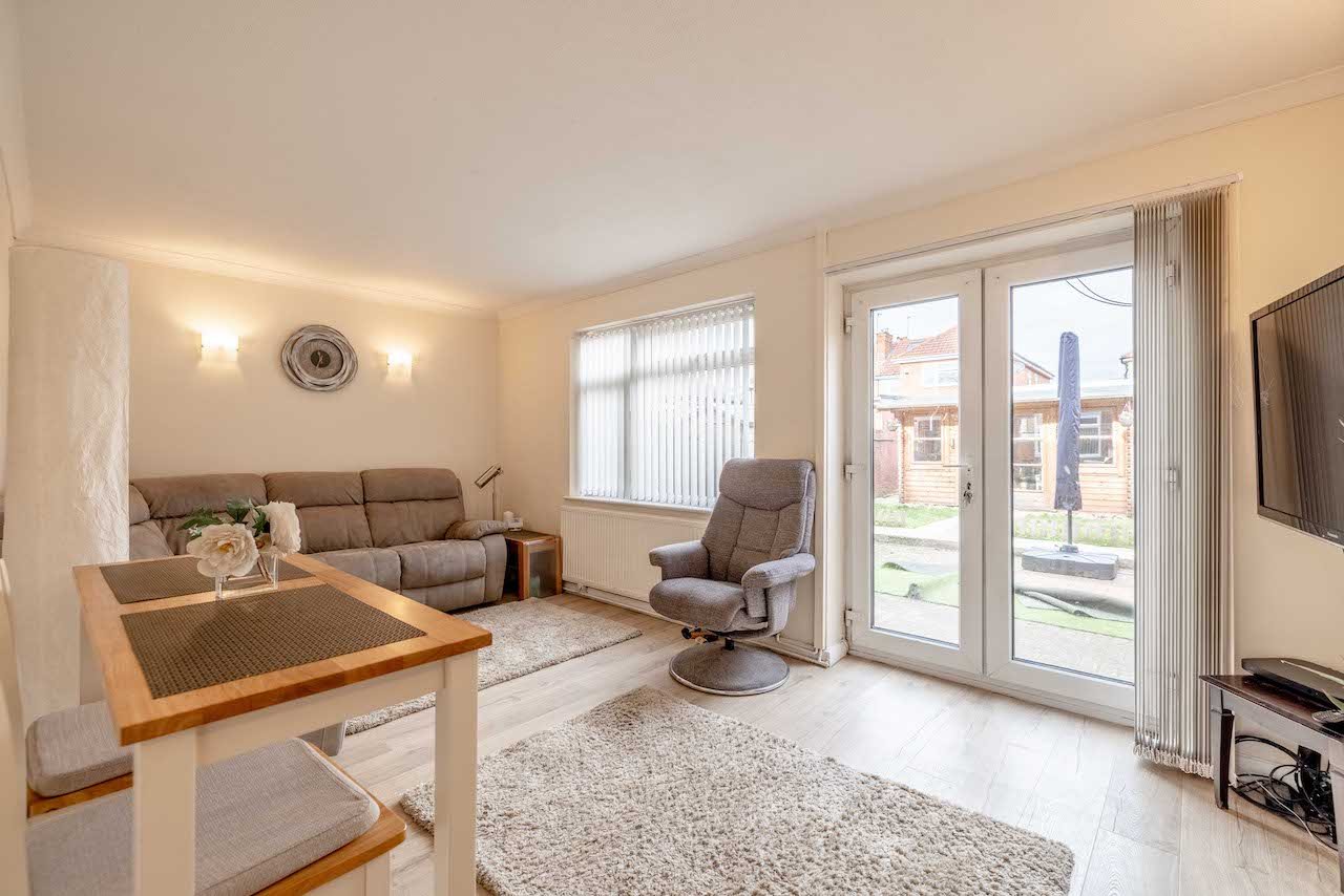 3 bed terraced house for sale in Grasmere Avenue, Slough  - Property Image 2