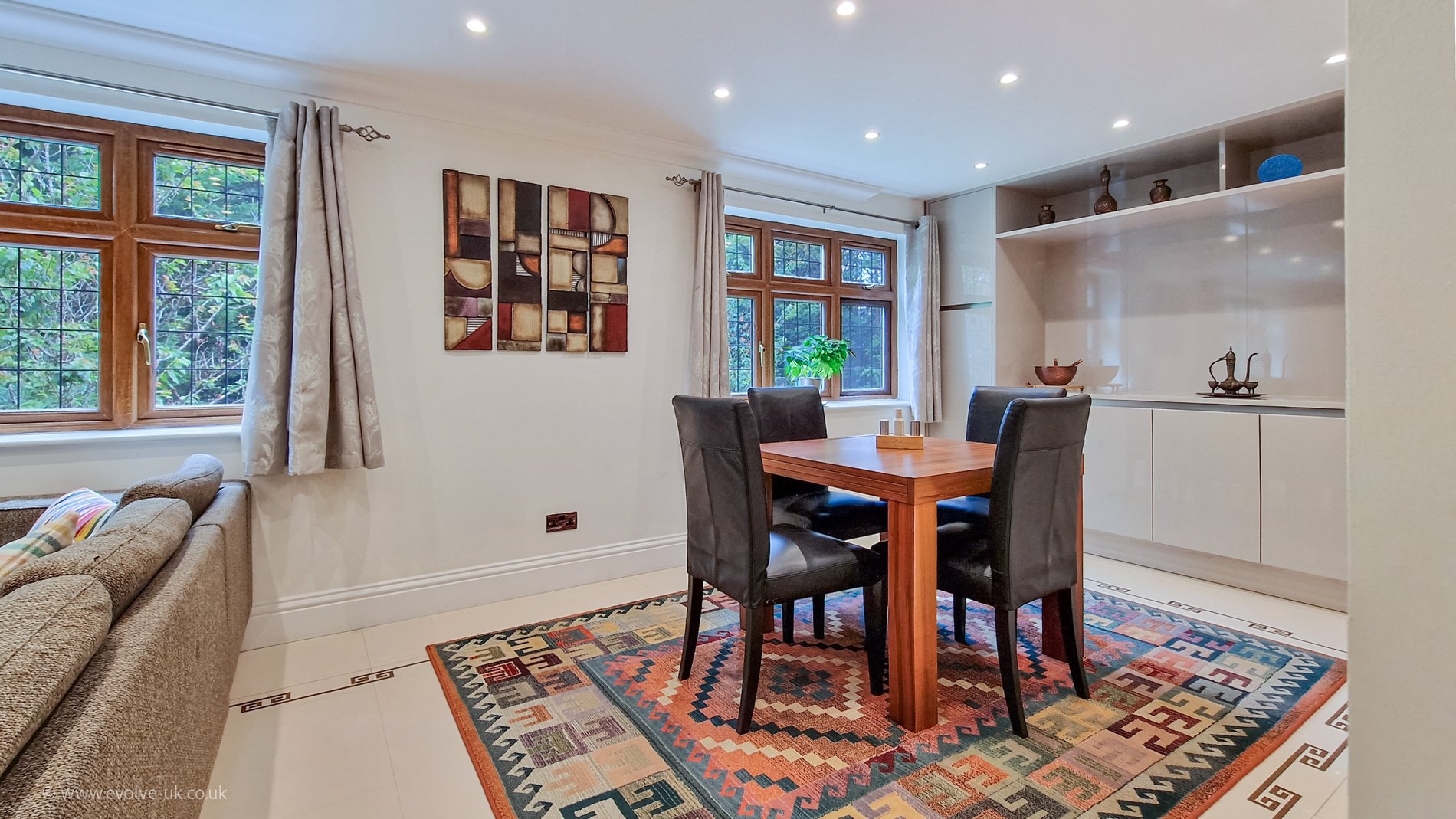 3 bed flat for sale in Woodlands Close, Gerrards Cross  - Property Image 3