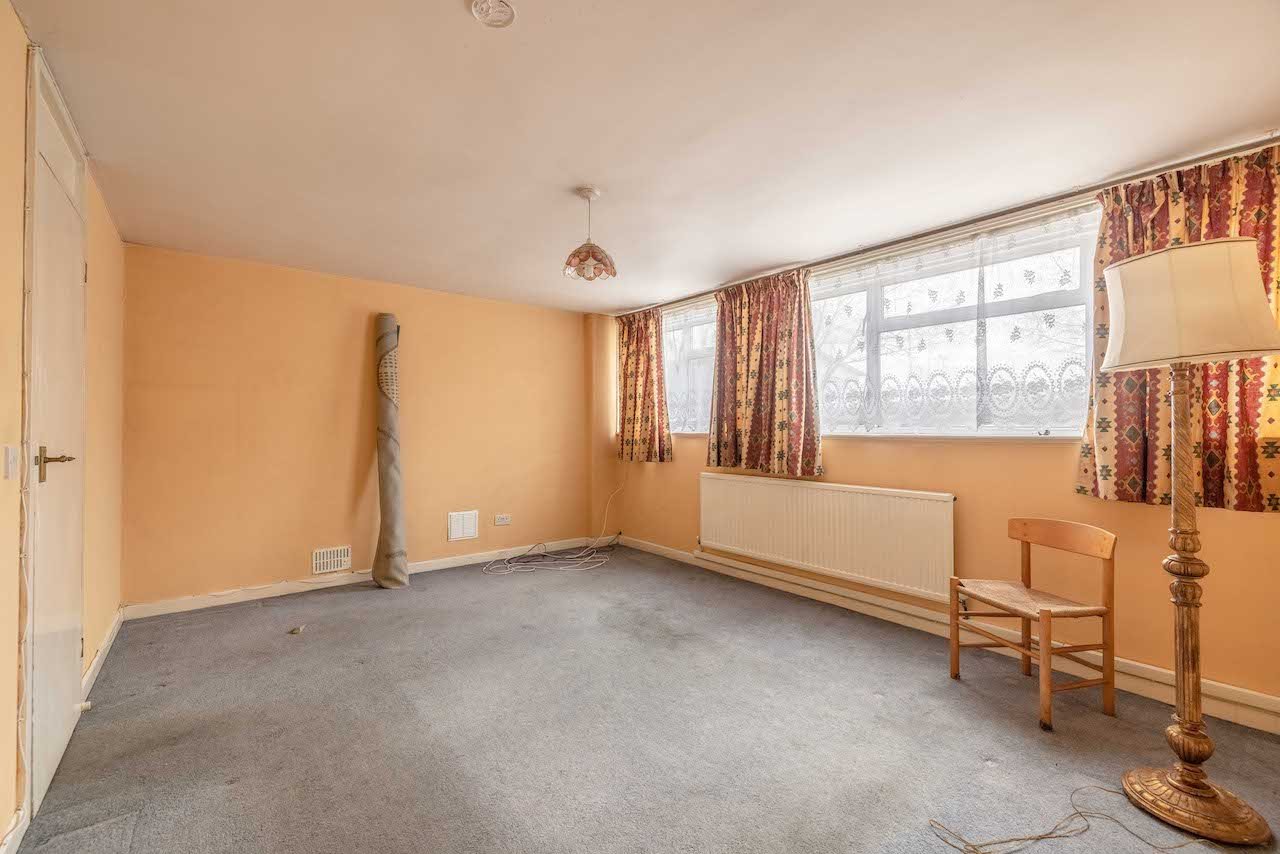 3 bed flat for sale in Hornbill Close, Uxbridge  - Property Image 2