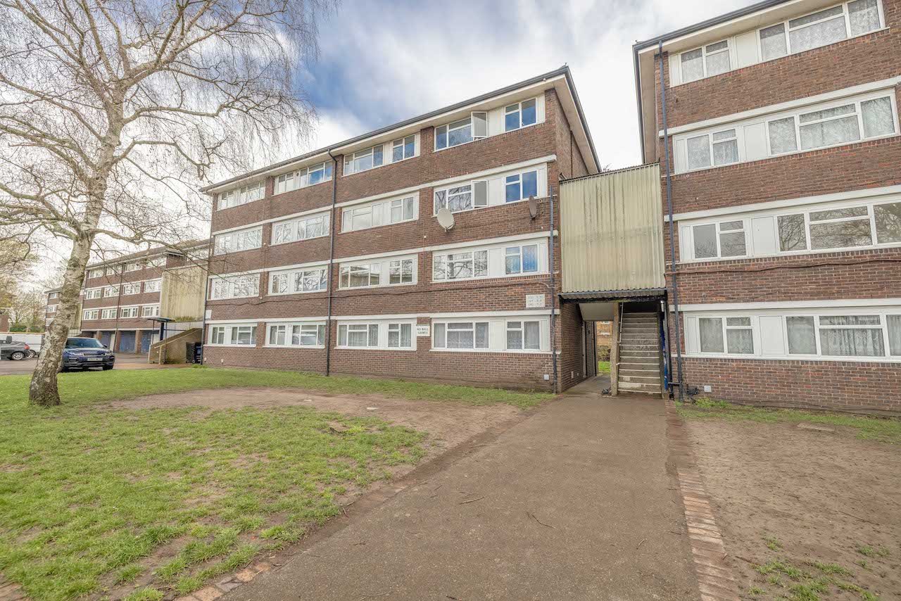 3 bed flat for sale in Hornbill Close, Uxbridge - Property Image 1