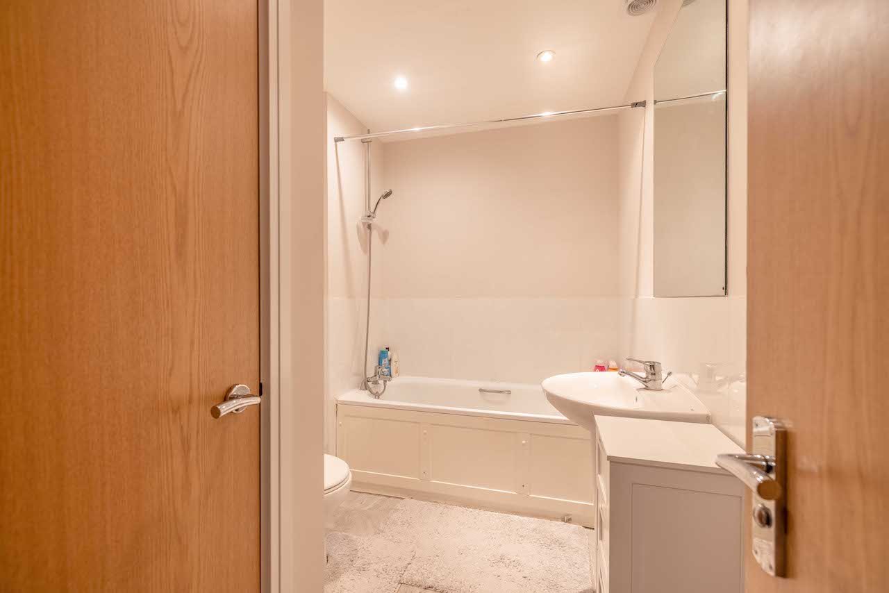 4 bed town house for sale in Benjamin Lane, Wexham  - Property Image 11