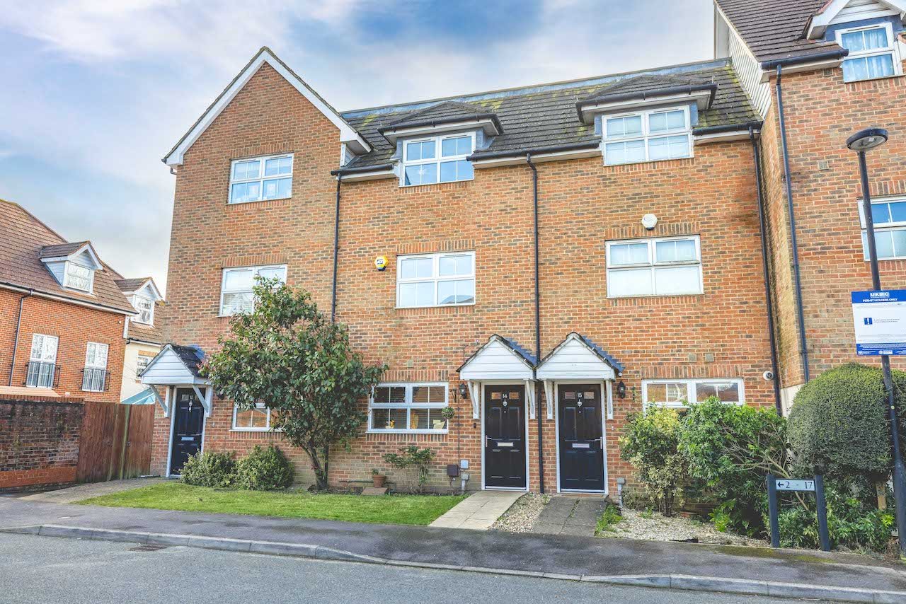 4 bed town house for sale in Benjamin Lane, Wexham - Property Image 1
