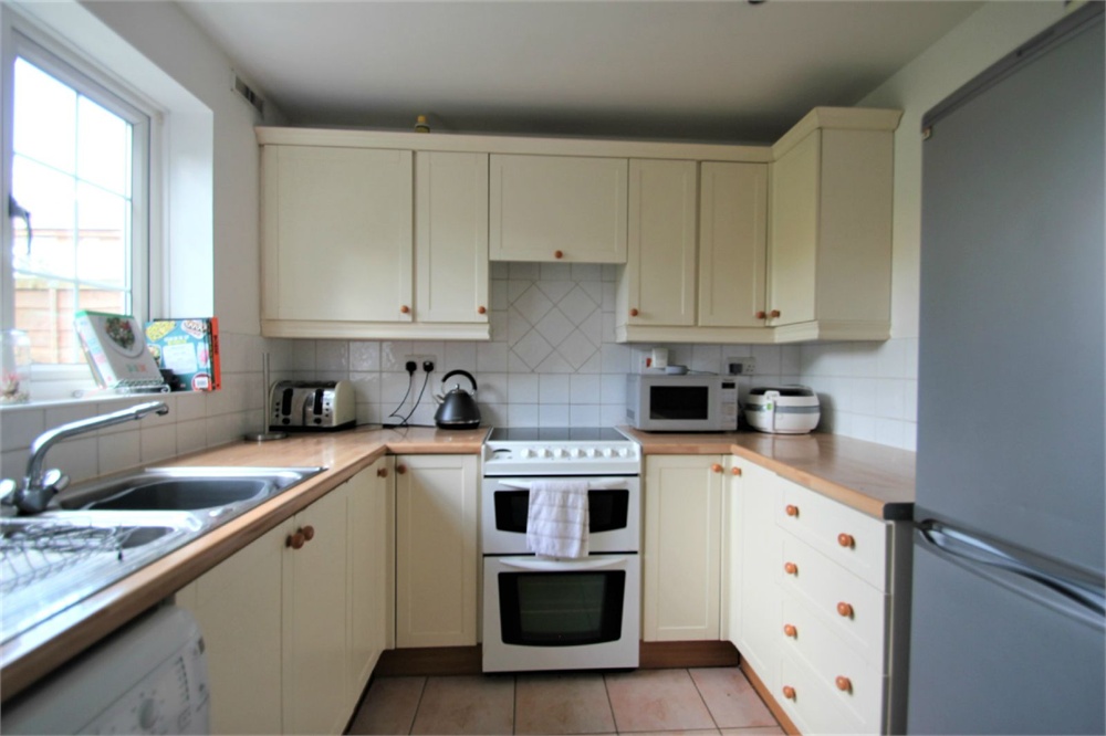 2 bed terraced house for sale in Bader Gardens, Cippenham  - Property Image 4