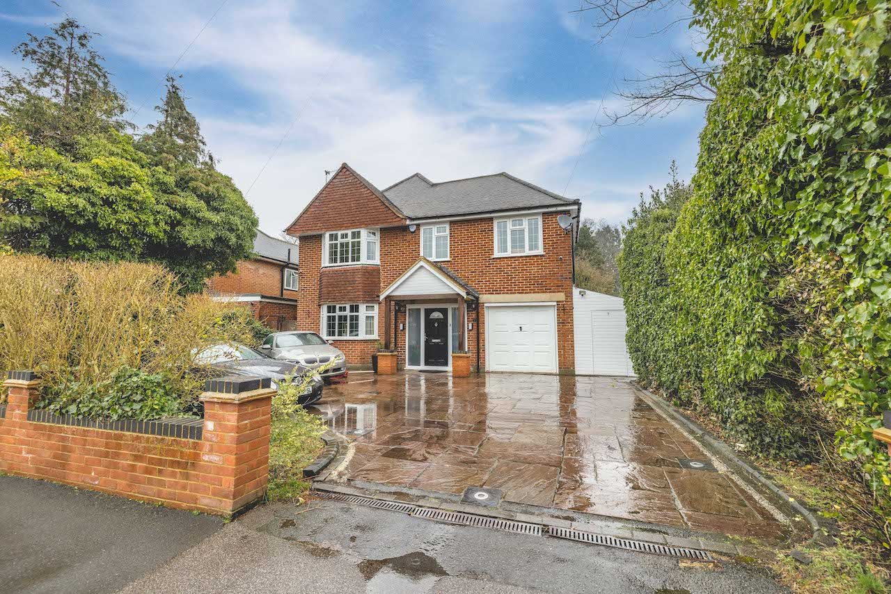 4 bed detached house for sale in Sutton Avenue, Langley  - Property Image 1