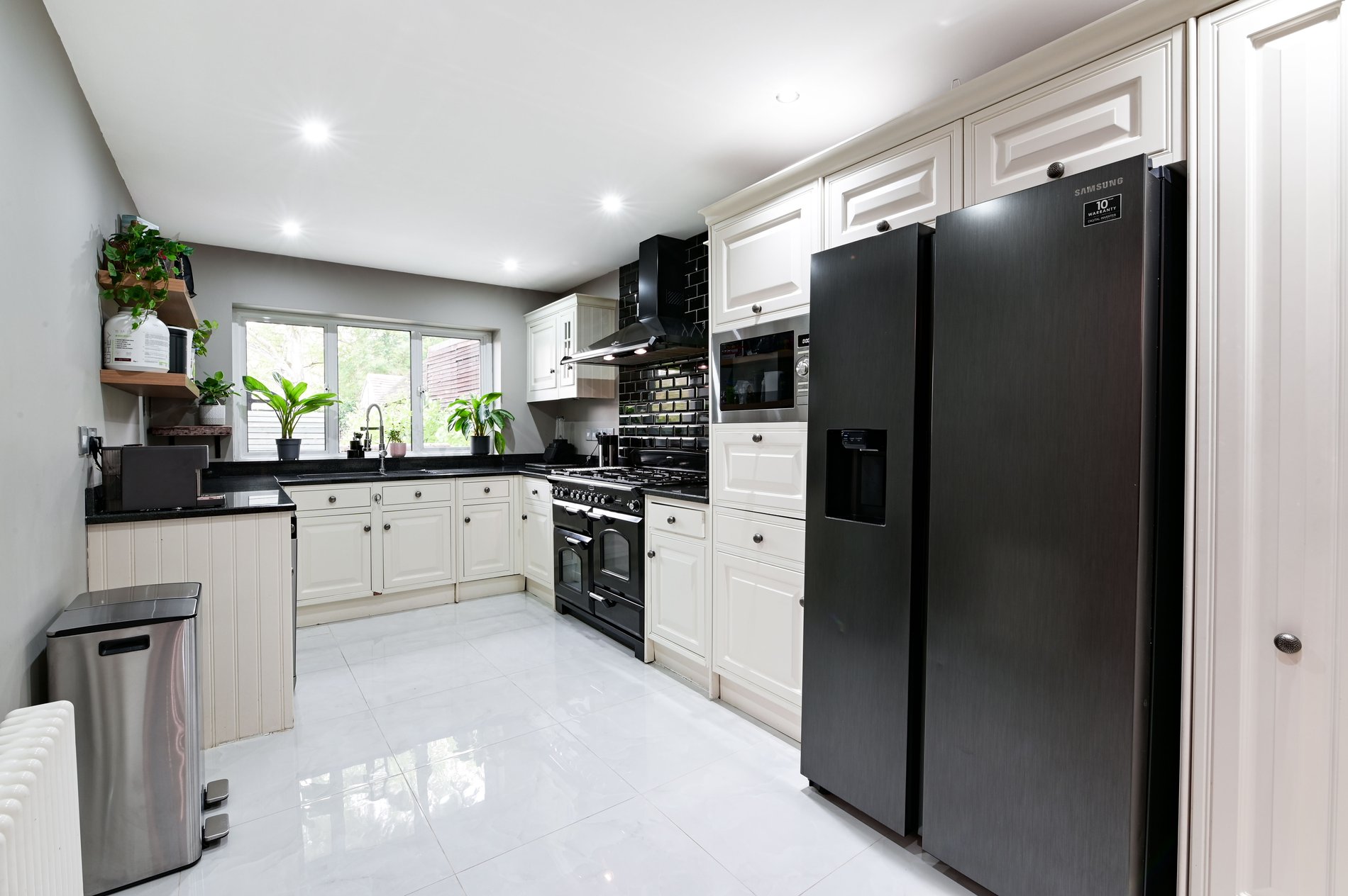 4 bed detached house for sale in Wood Lane Close, Iver Heath  - Property Image 4