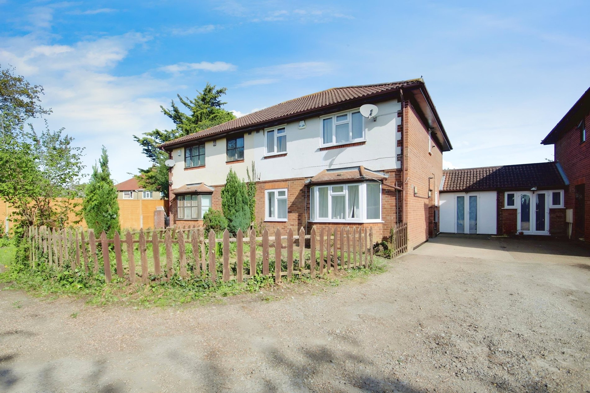 4 bed semi-detached house to rent in Hatch Lane, Harmondsworth  - Property Image 14