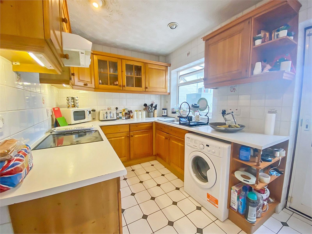 4 bed terraced house for sale in Dart Close, Langley  - Property Image 2