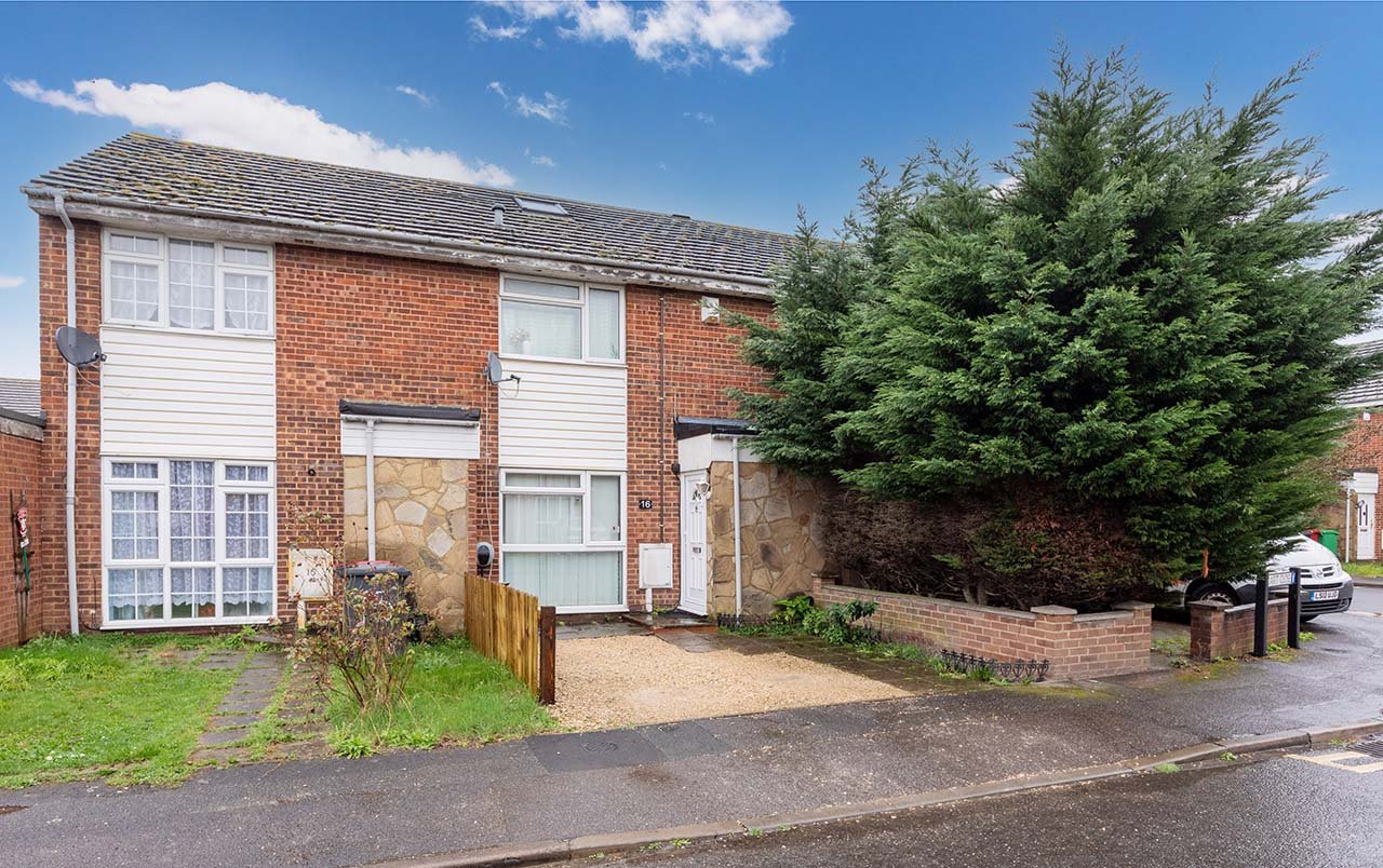 4 bed terraced house for sale in Dart Close, Langley  - Property Image 1