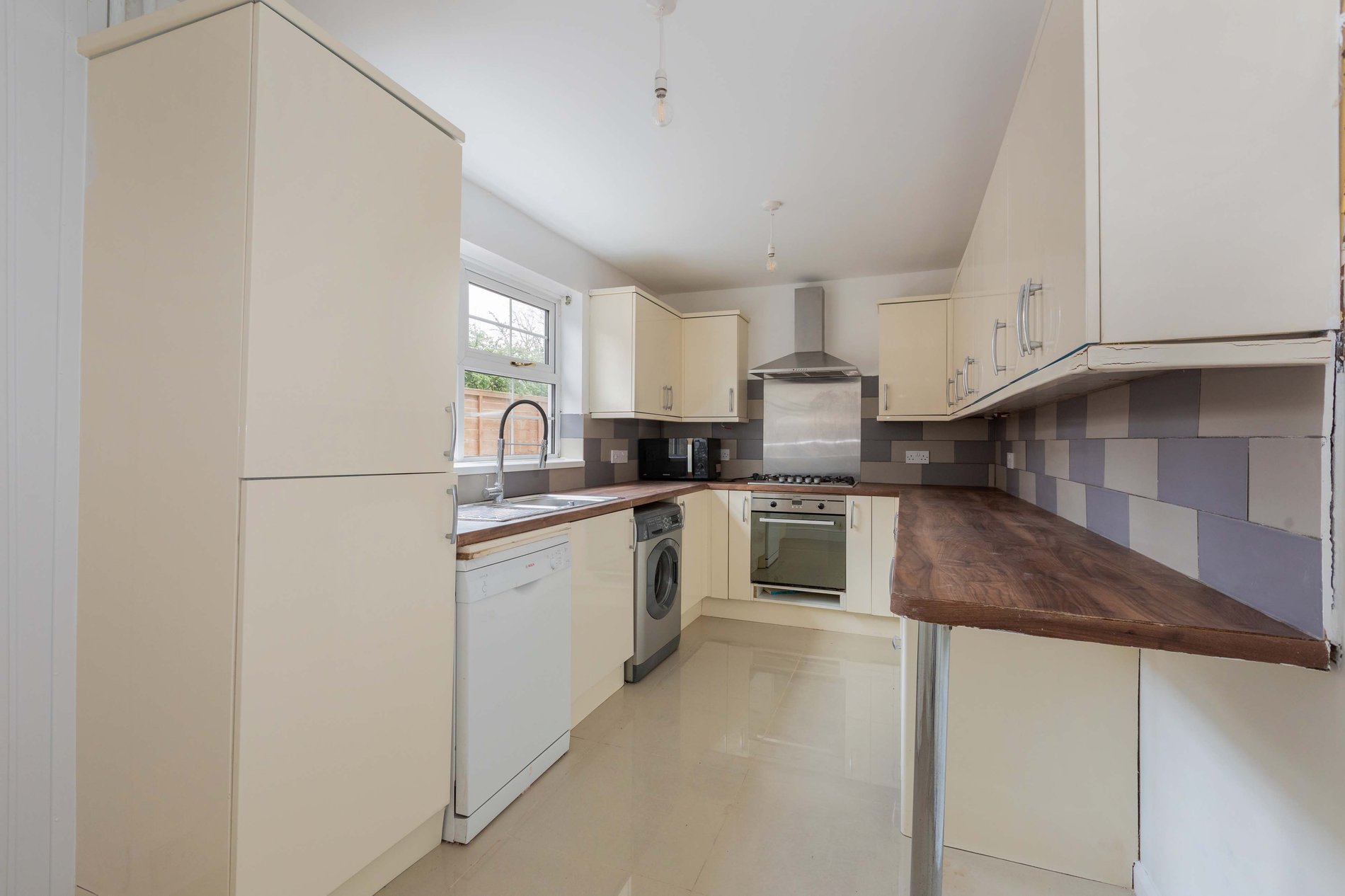 3 bed semi-detached house for sale in Smithfield Road, Maidenhead  - Property Image 2