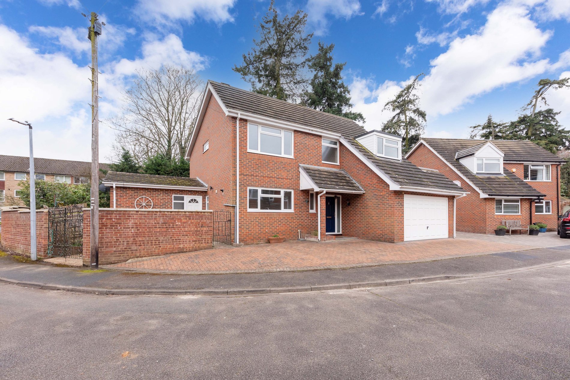 4 bed detached house for sale in Challow Court, Maidenhead  - Property Image 6