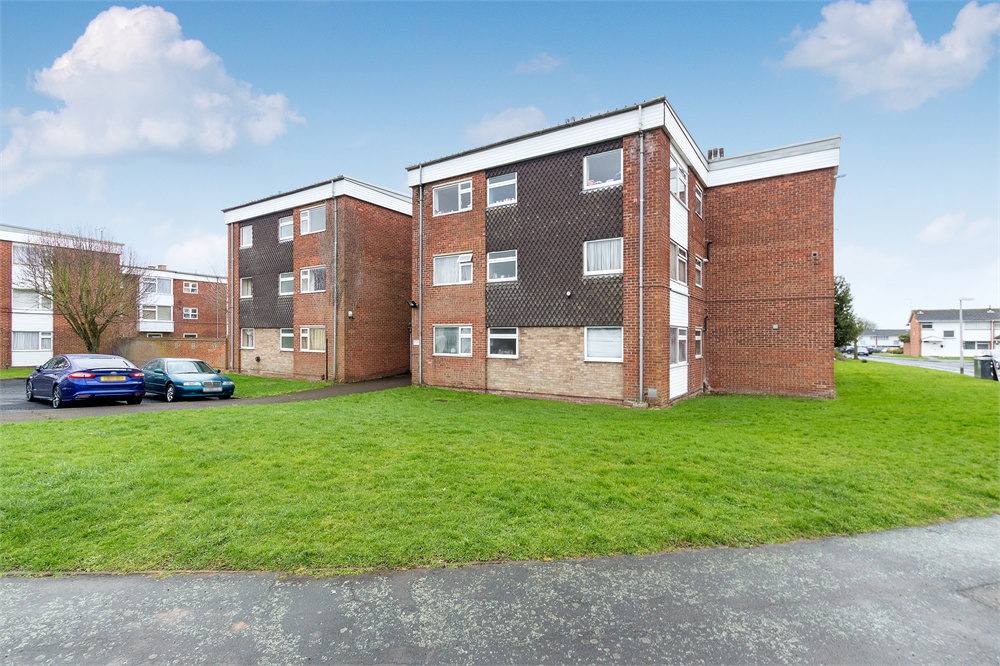 1 bed ground floor maisonette for sale in Dutton Way, Iver - Property Image 1