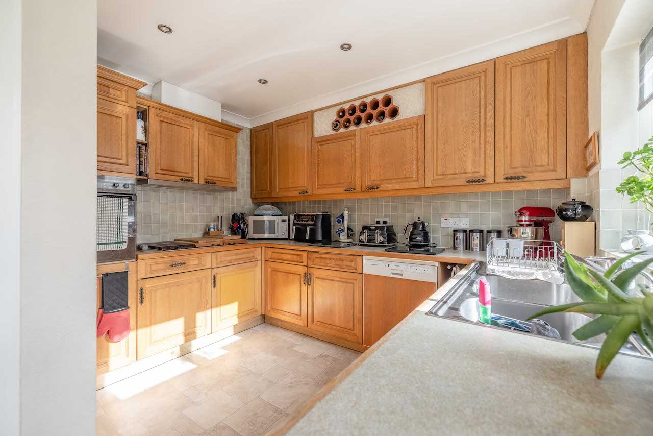 3 bed terraced house for sale in Hillside Close, Chalfont St Giles  - Property Image 4