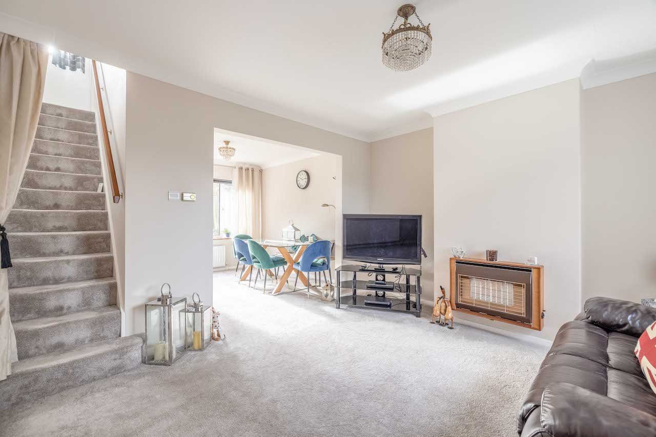 3 bed terraced house for sale in Hillside Close, Chalfont St Giles  - Property Image 2