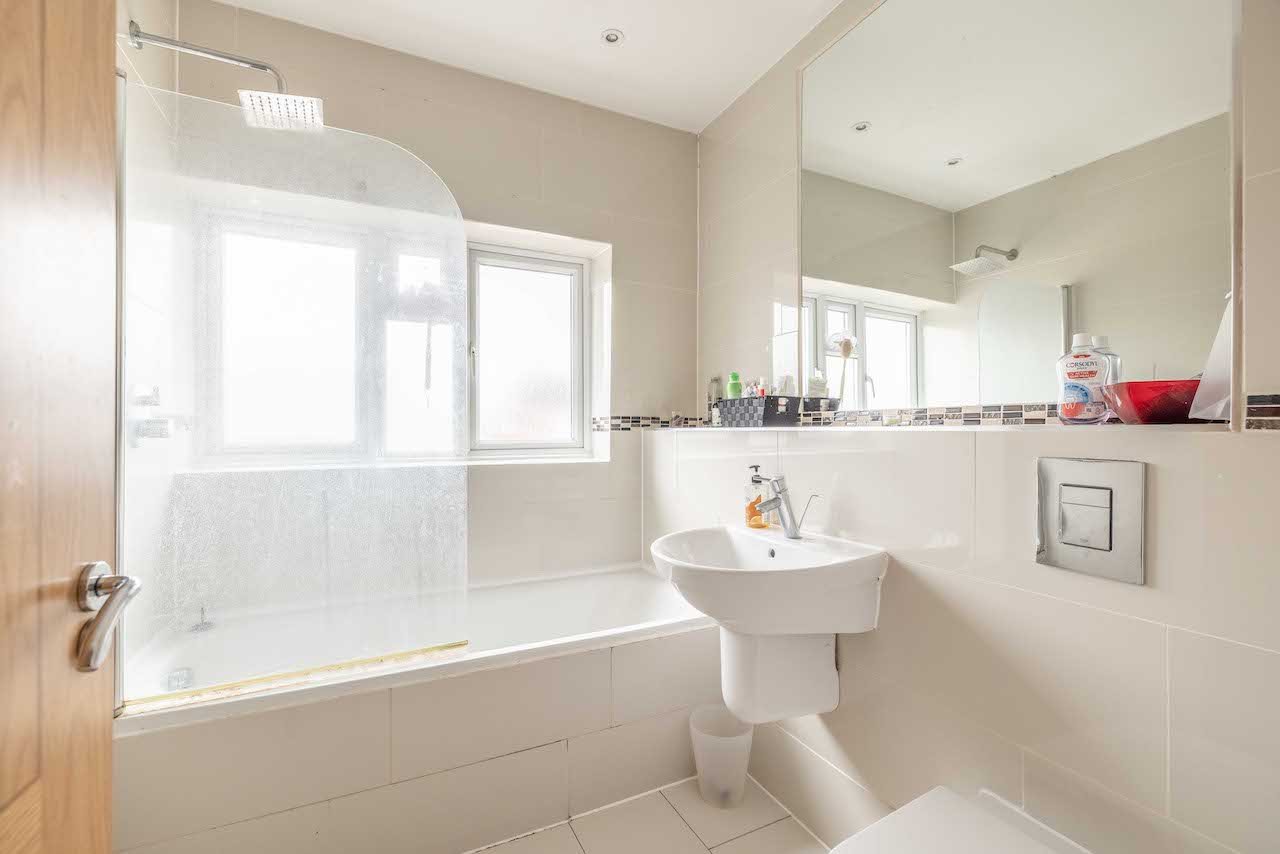 3 bed end of terrace house for sale in Sutton Lane, Langley  - Property Image 7