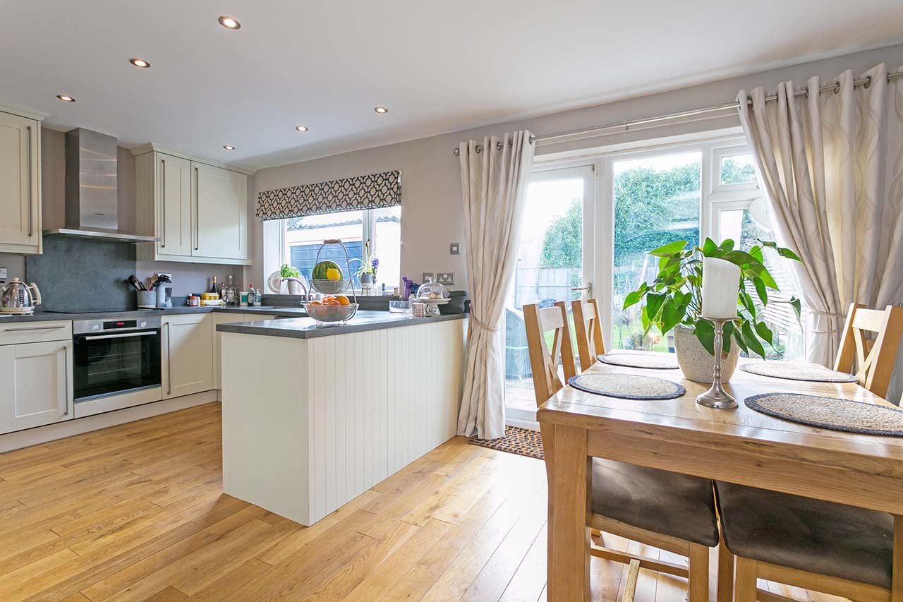 3 bed semi-detached house for sale in Barrs Road, Taplow  - Property Image 3