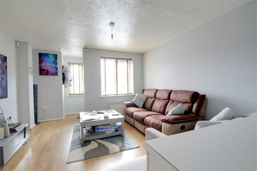 1 bed terraced house for sale in Penn Road, Datchet  - Property Image 2
