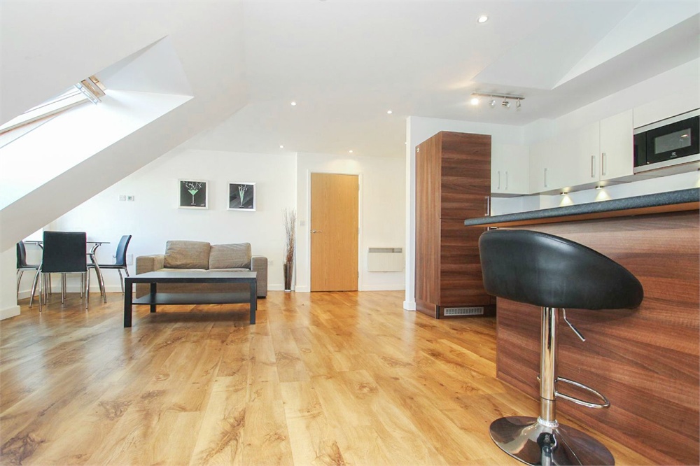 2 bed flat to rent in Park Lodge Avenue, West Drayton  - Property Image 2