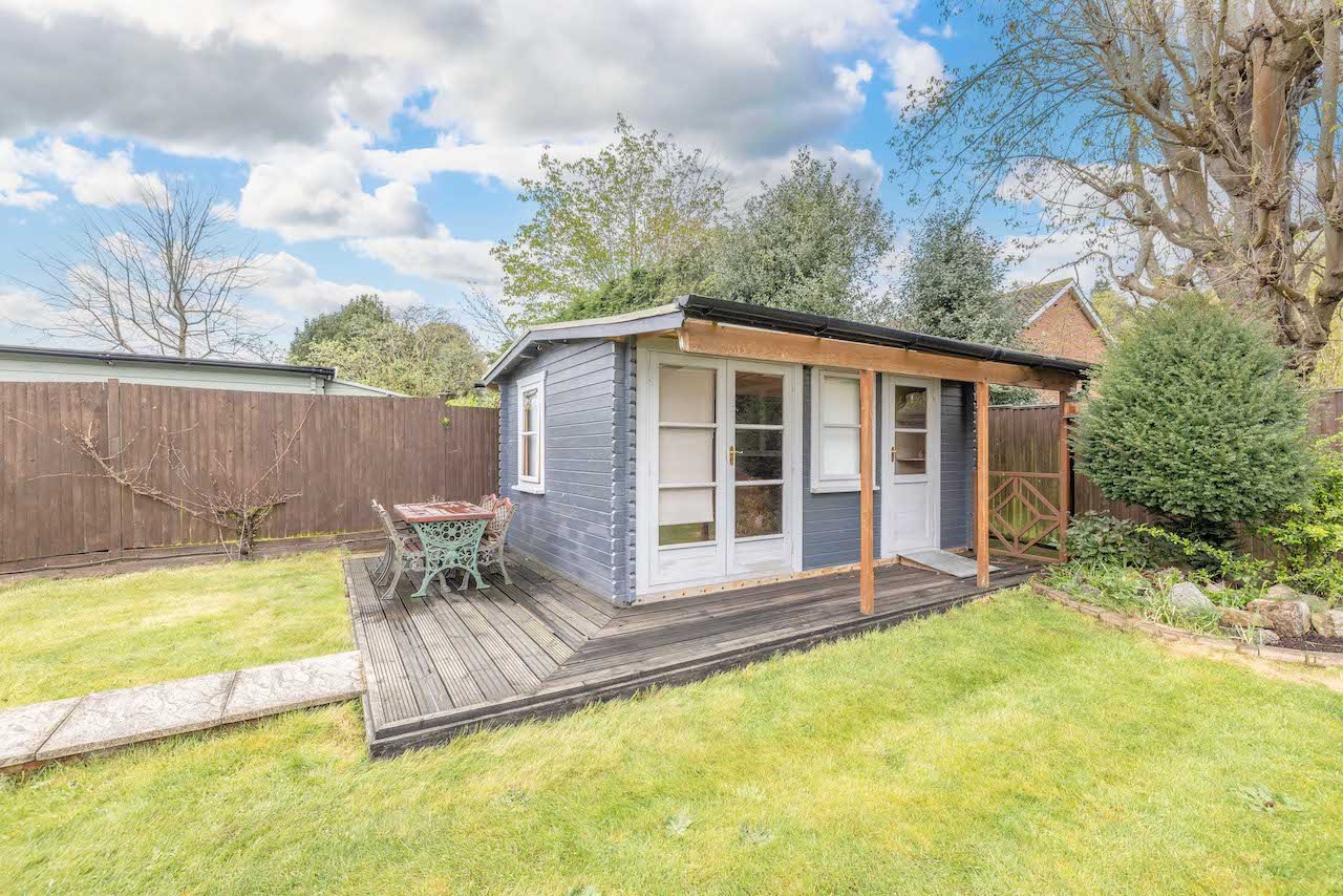 3 bed bungalow for sale in Ray Lea Road, Maidenhead  - Property Image 13