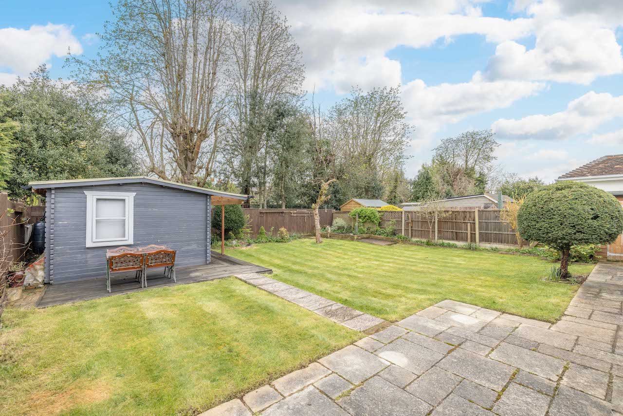 3 bed bungalow for sale in Ray Lea Road, Maidenhead  - Property Image 3