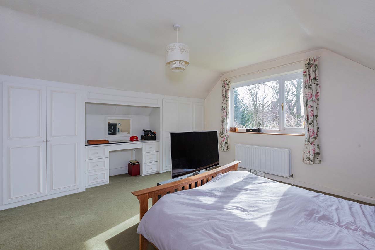 4 bed detached house for sale in The Fairway, Burnham  - Property Image 17