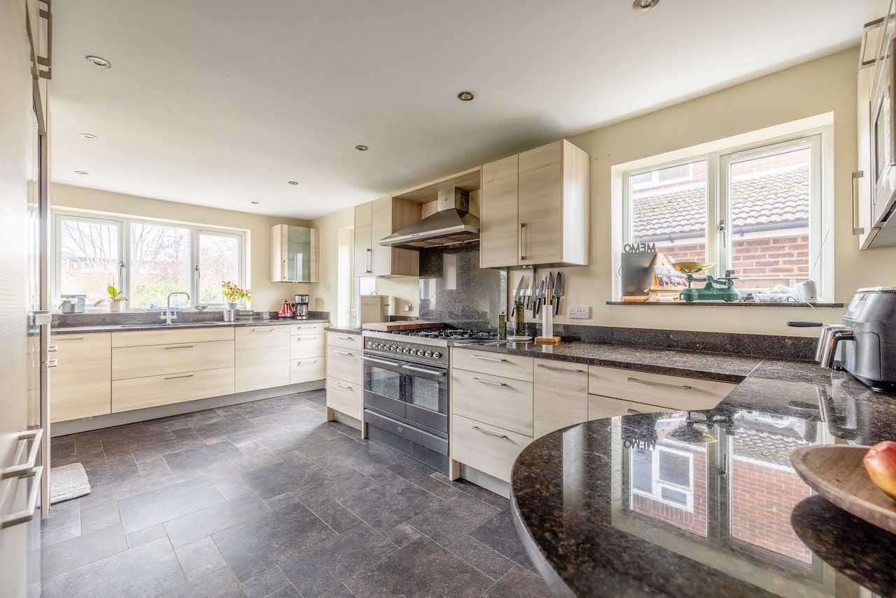 6 bed detached house for sale in Lower Mead, Iver Heath  - Property Image 3