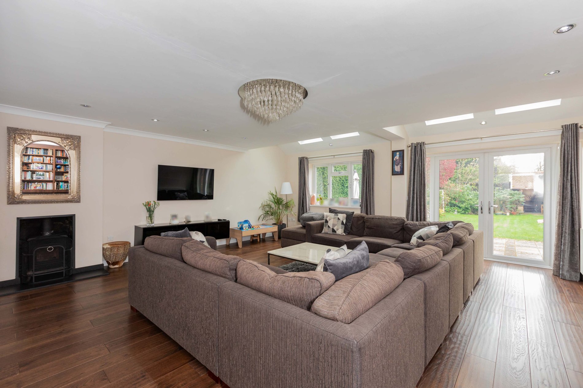 3 bed detached house for sale in Wood Lane Close, Iver  - Property Image 3