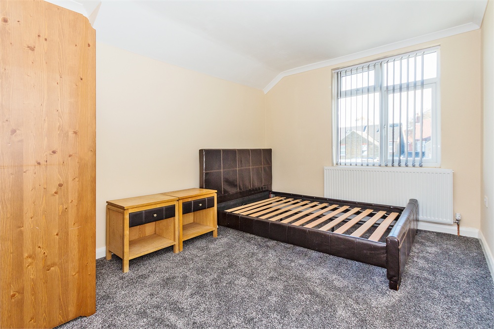 To rent in Martin Road, Slough  - Property Image 2