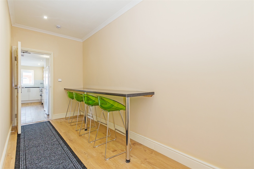 To rent in Martin Road, Slough  - Property Image 6