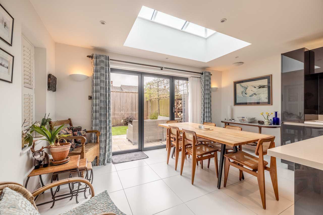 3 bed end of terrace house for sale in Bull Lane, Gerrards Cross  - Property Image 9