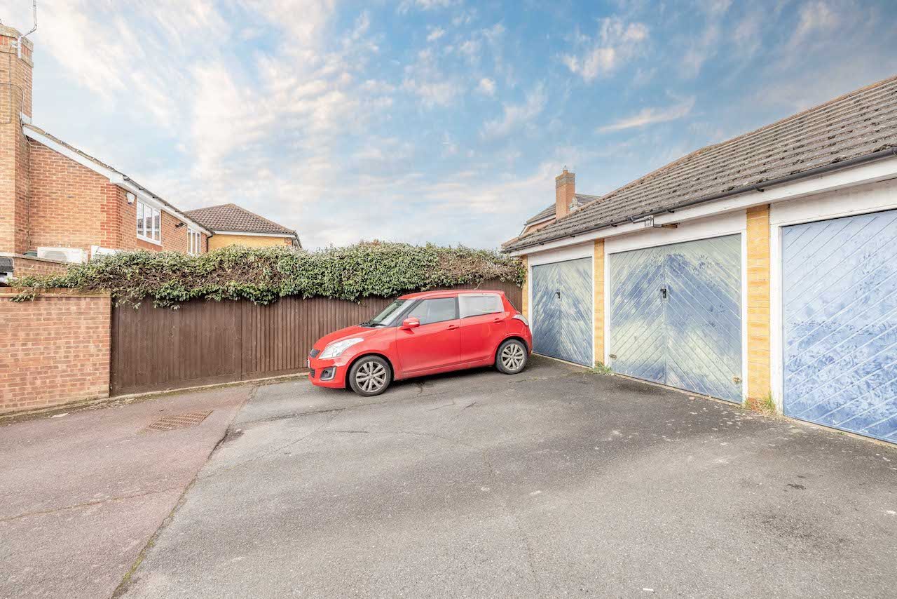 3 bed terraced house for sale in Coalmans Way, Burnham  - Property Image 14