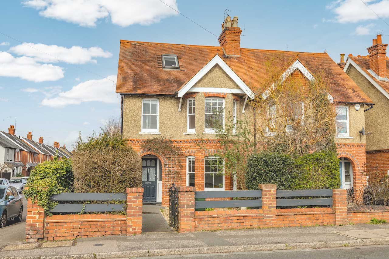 4 bed semidetached house for sale in St Marks Crescent, Maidenhead