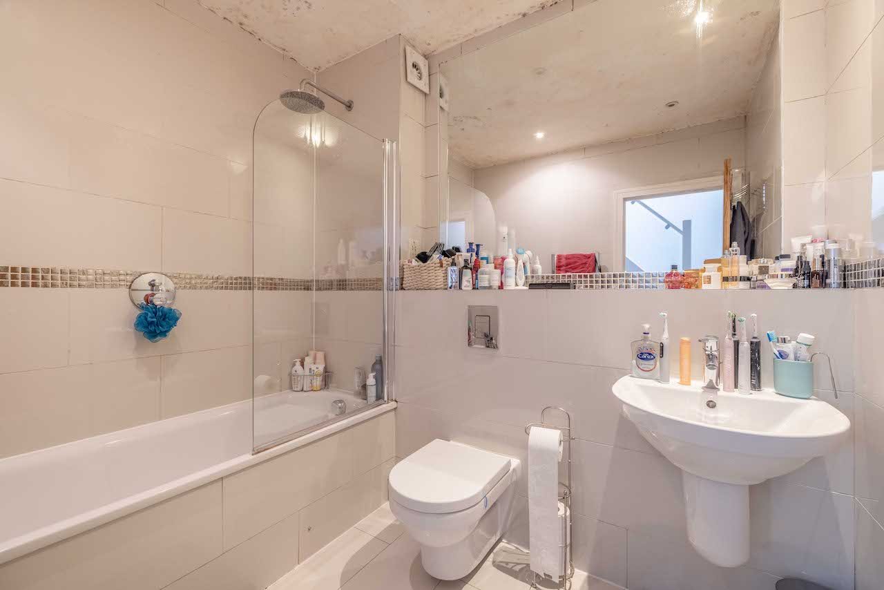 3 bed town house for sale in Sutton Lane, Langley  - Property Image 10