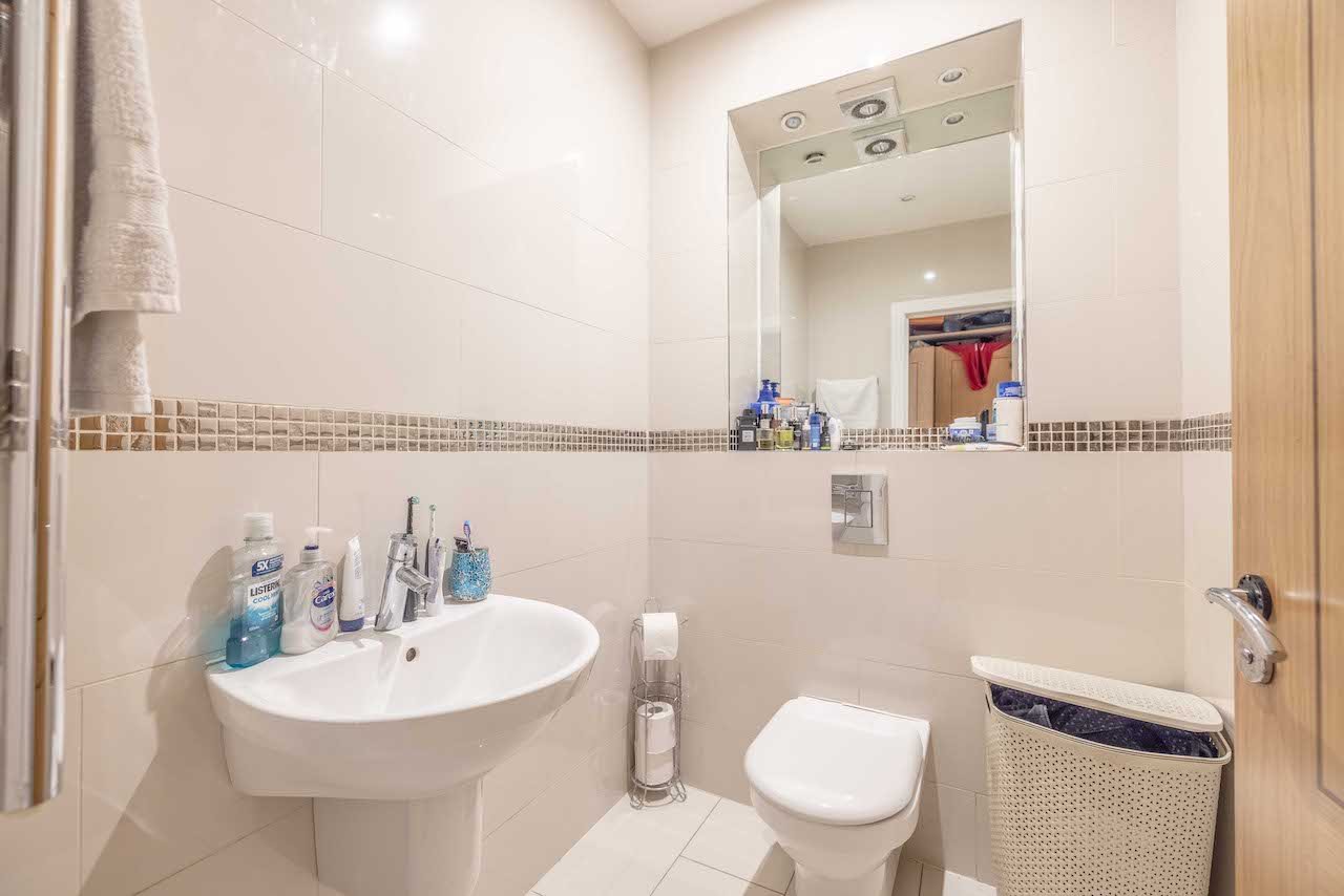 3 bed town house for sale in Sutton Lane, Langley  - Property Image 6