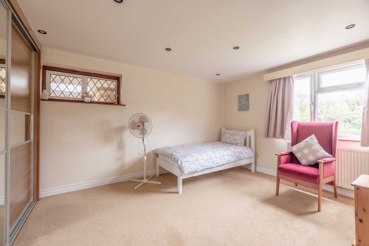 6 bed detached house for sale in Farnham Lane, Farnham Royal  - Property Image 16