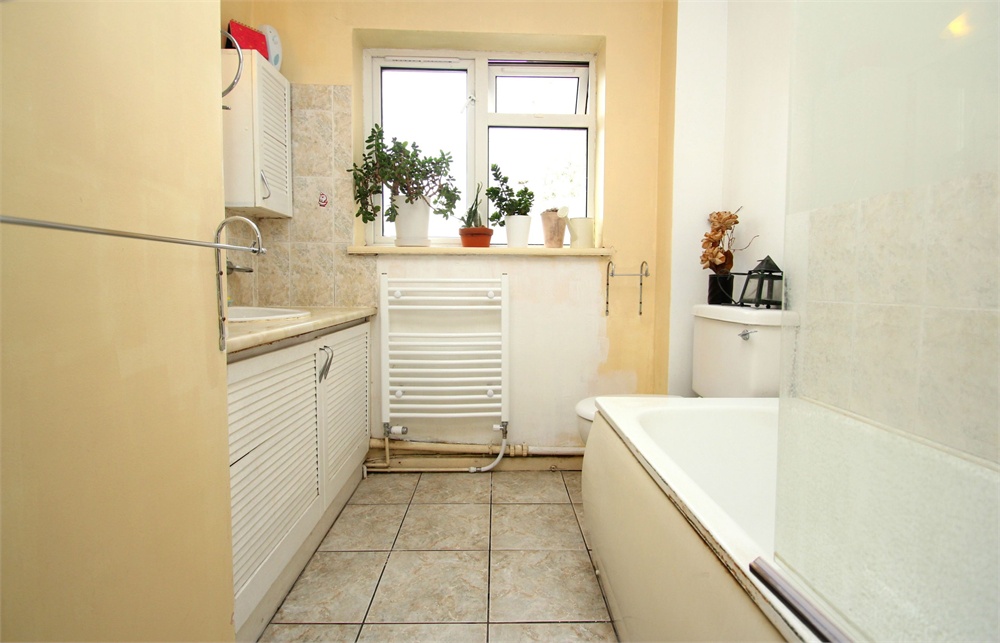 2 bed flat to rent in Laburnum Grove, Langley  - Property Image 7