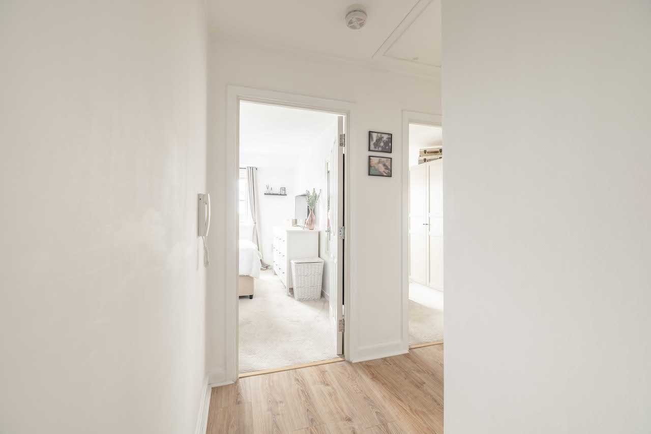 2 bed flat for sale in Eaton Avenue, Burnham  - Property Image 9