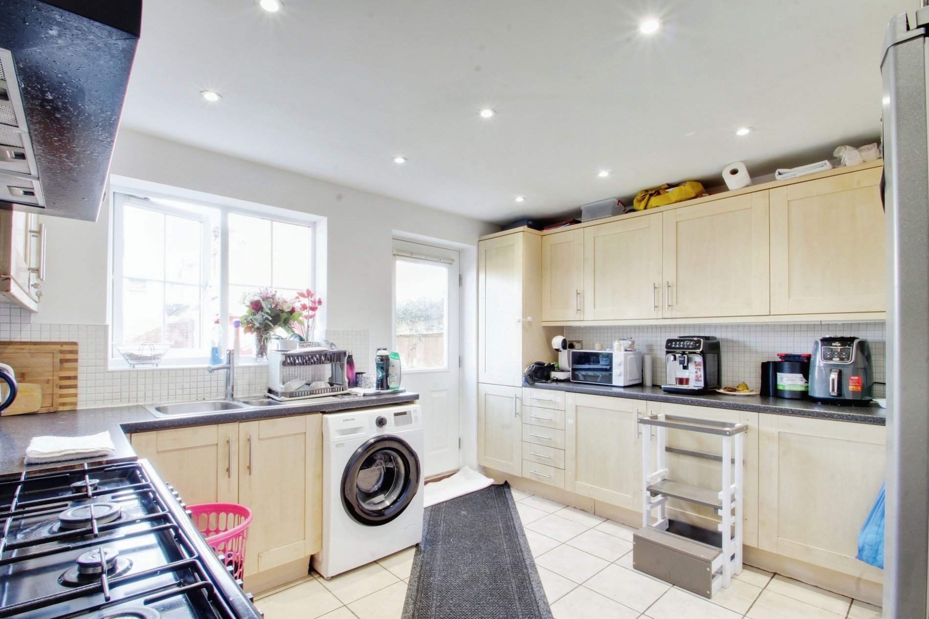 5 bed detached house for sale in Glasshouse Close, Uxbridge  - Property Image 3
