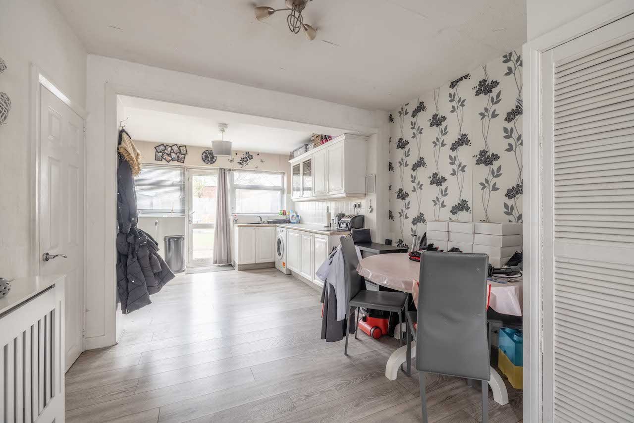 3 bed end of terrace house for sale in Bridgwater Road, Ruislip  - Property Image 4