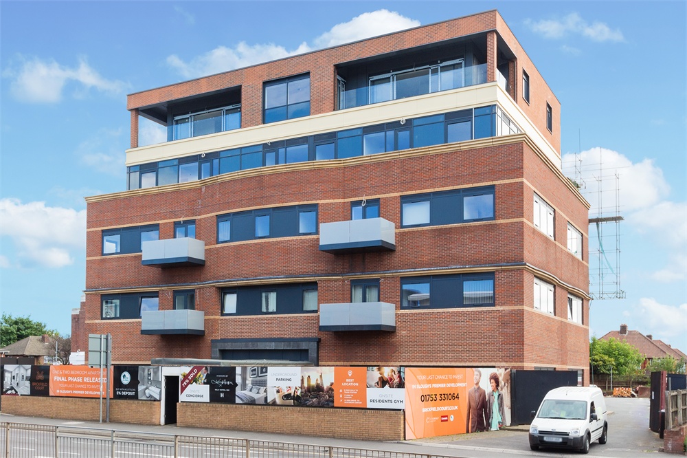 2 bed flat to rent in Bath Road, Slough - Property Image 1