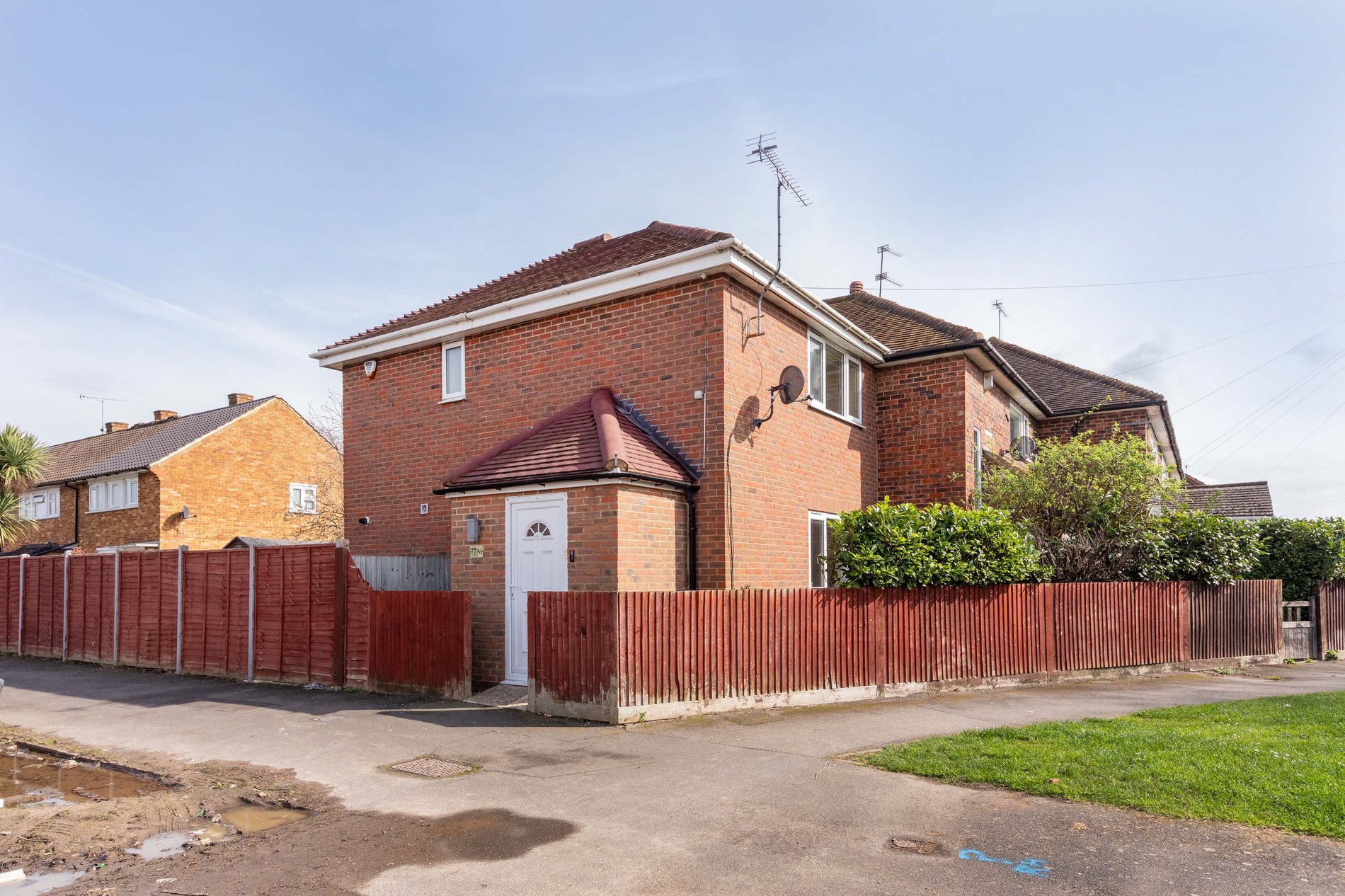2 bed end of terrace house for sale in Spencer Road, Langley  - Property Image 1