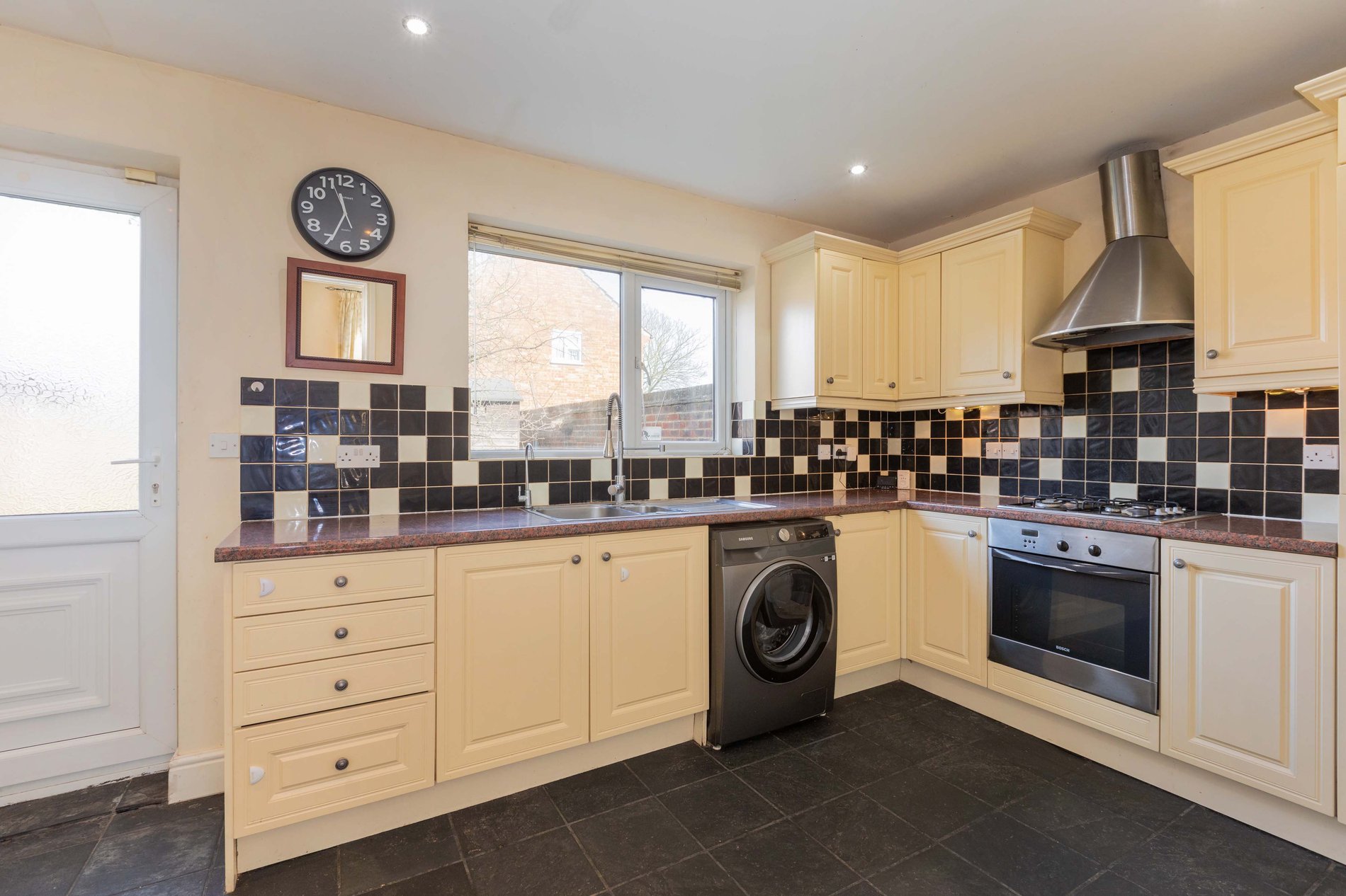 2 bed end of terrace house for sale in Spencer Road, Langley  - Property Image 3