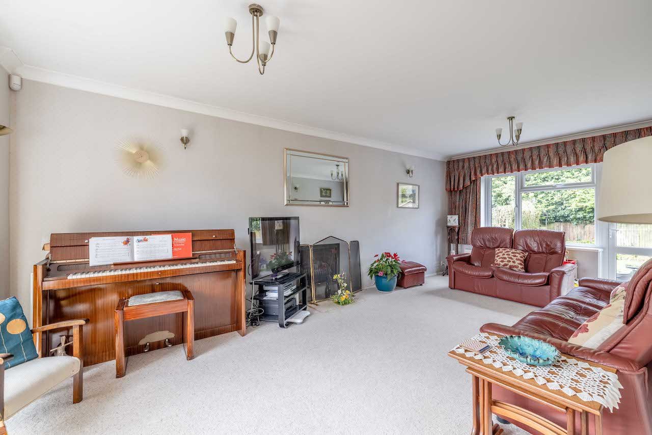 4 bed detached house for sale in Beaulieu Close, Datchet  - Property Image 3