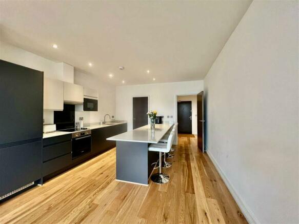 2 bed flat to rent in Wycombe Road, High Wycombe  - Property Image 3