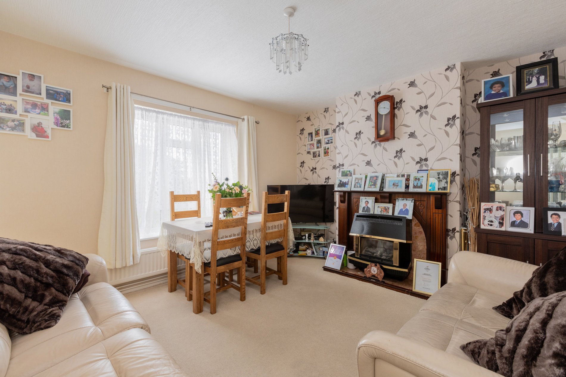 3 bed flat for sale in Reddington Drive, Langley  - Property Image 2