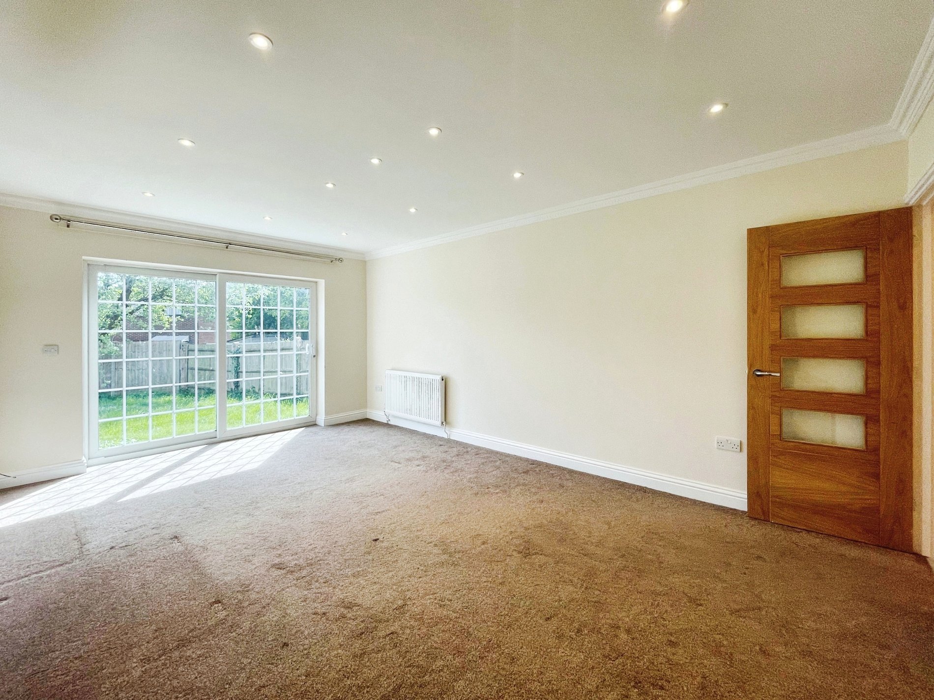 4 bed detached house to rent in Lent Rise Road, Burnham  - Property Image 2