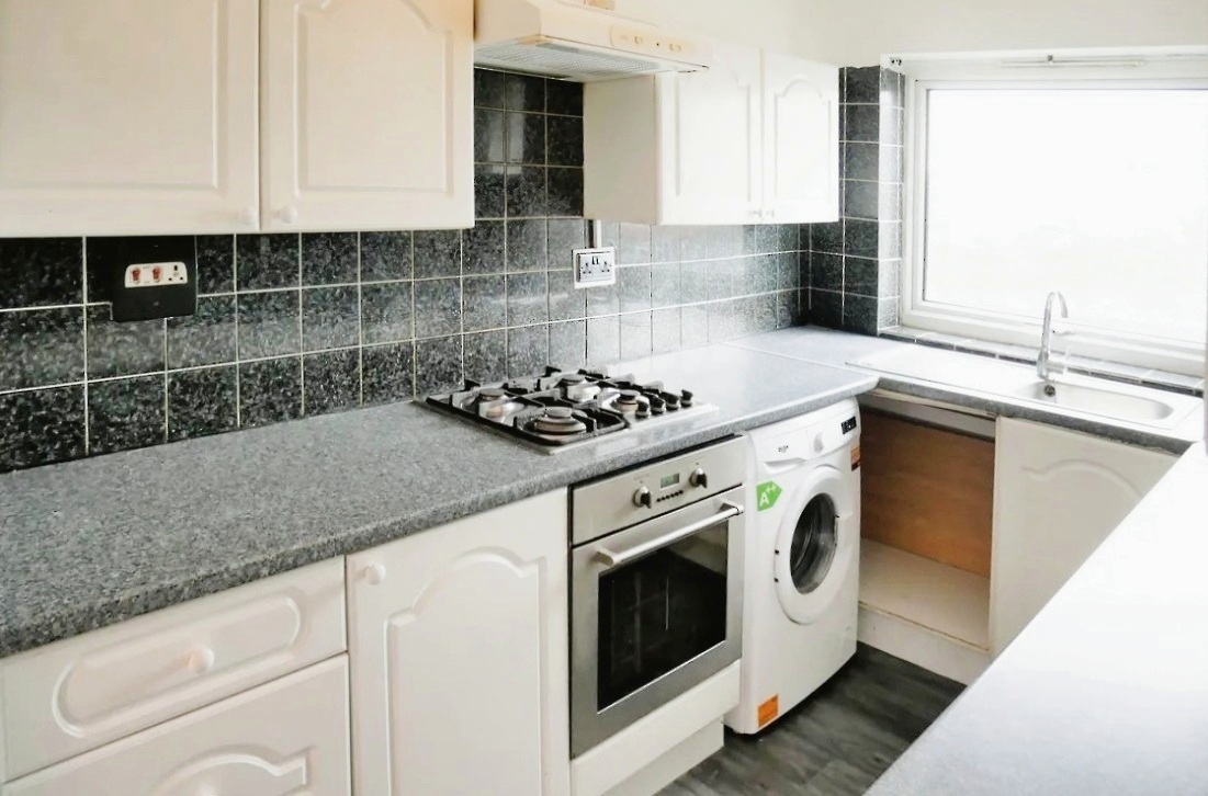 2 bed flat to rent in Falling Lane, West Drayton  - Property Image 3