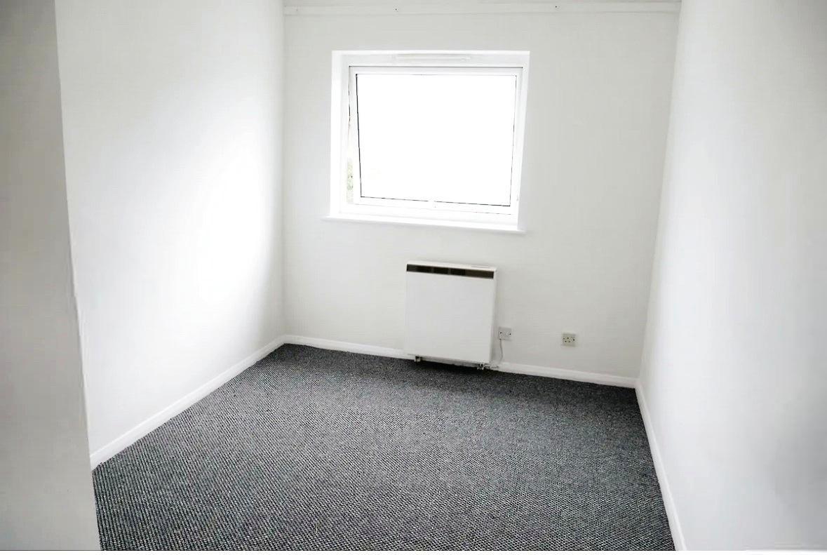 2 bed flat to rent in Falling Lane, West Drayton  - Property Image 5