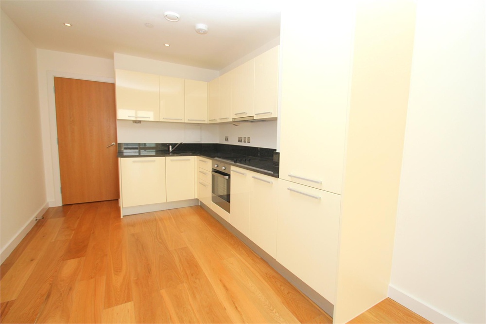 2 bed flat to rent in Railway Terrace, Slough  - Property Image 3