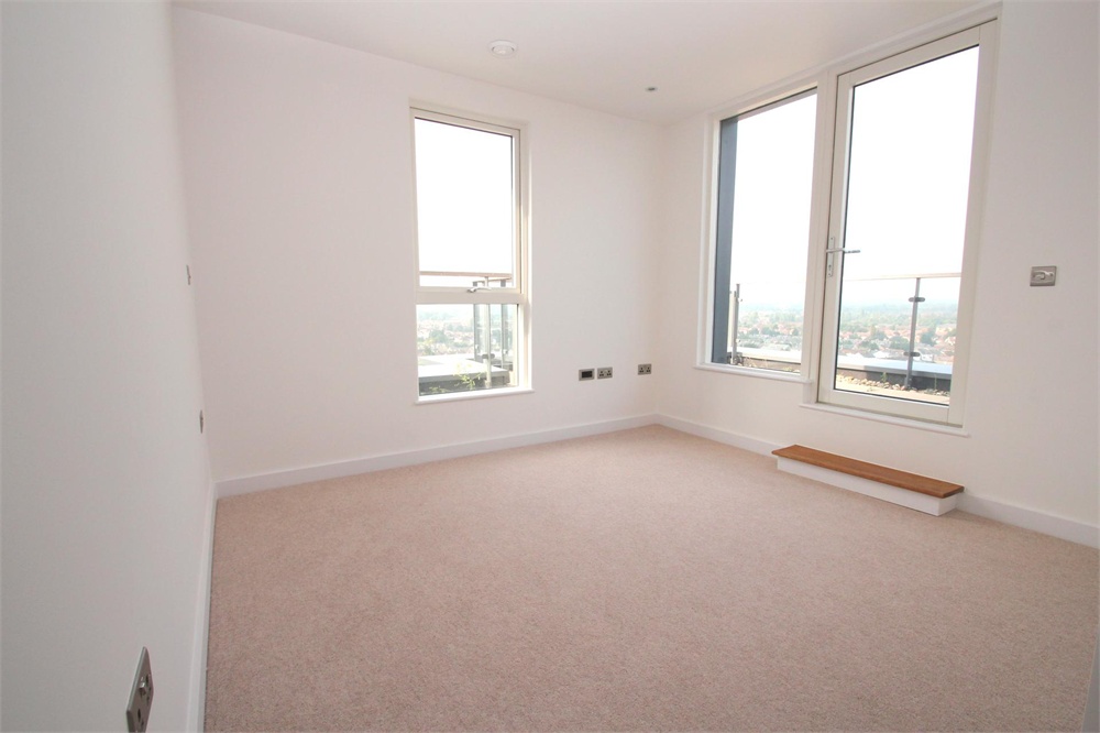 2 bed flat to rent in Railway Terrace, Slough  - Property Image 7