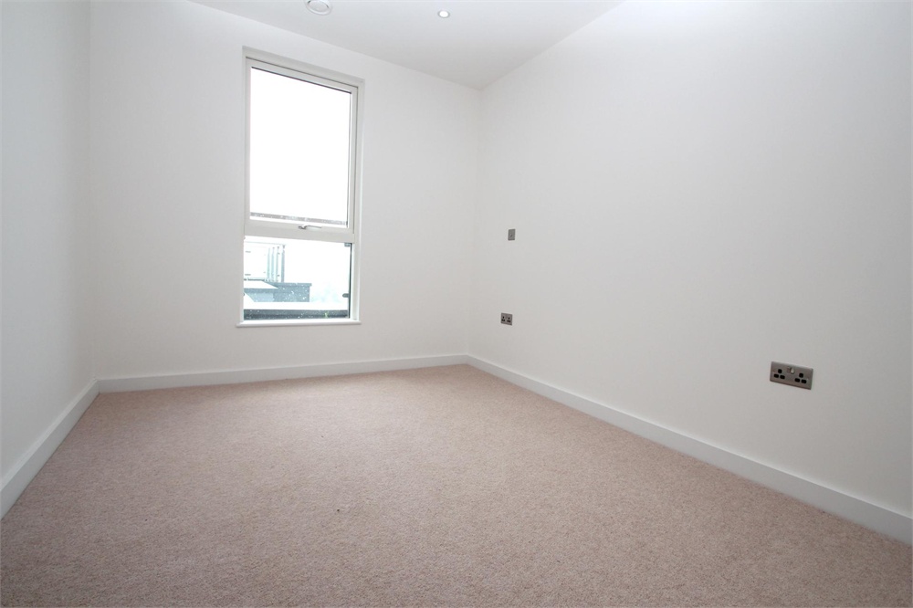 2 bed flat to rent in Railway Terrace, Slough  - Property Image 6
